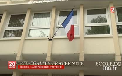 symboles de la République sur la façade des écoles (1)